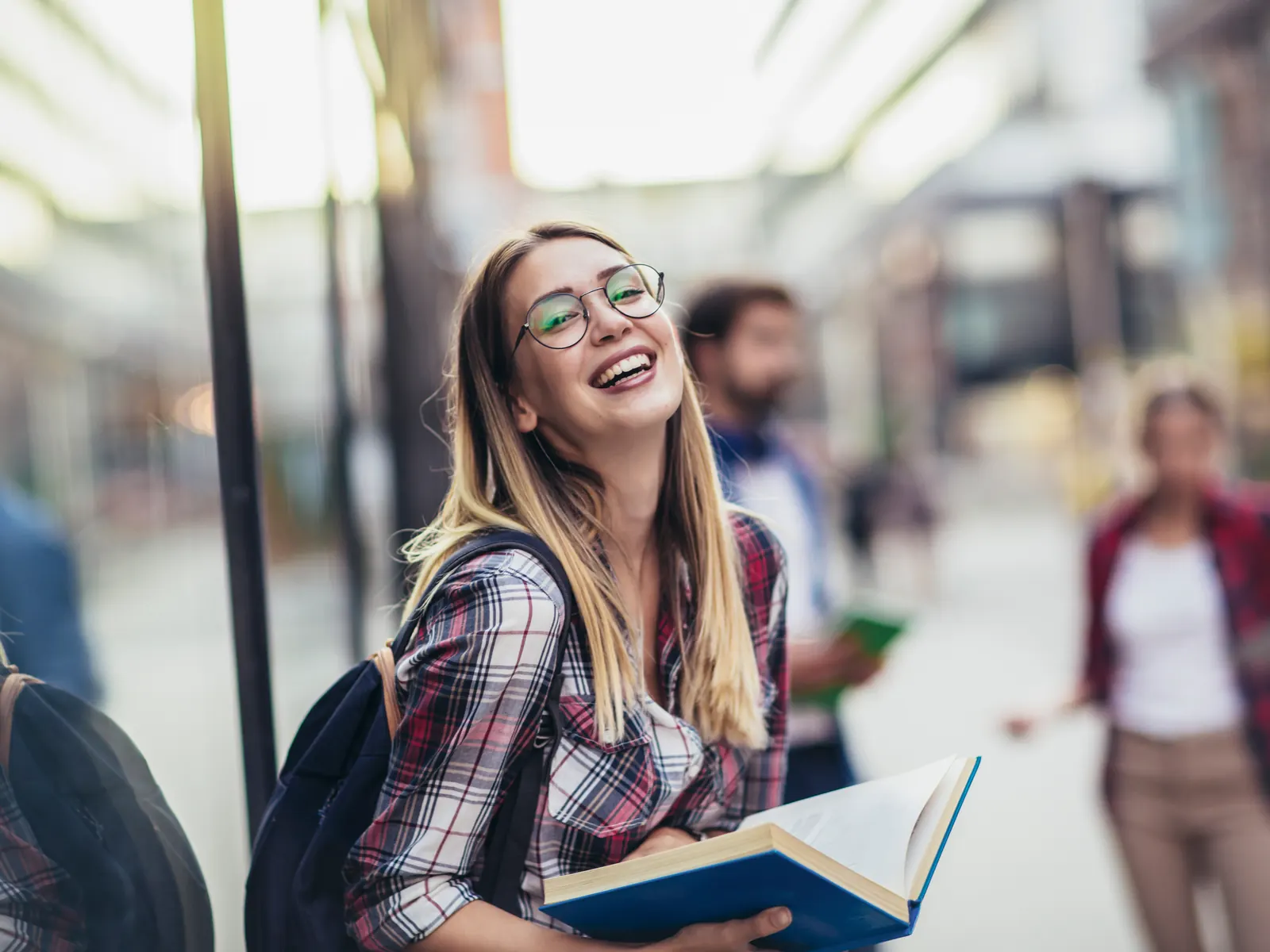 Studenta sin via a la scola auta – decleraziun da taglia per emprendists ed students