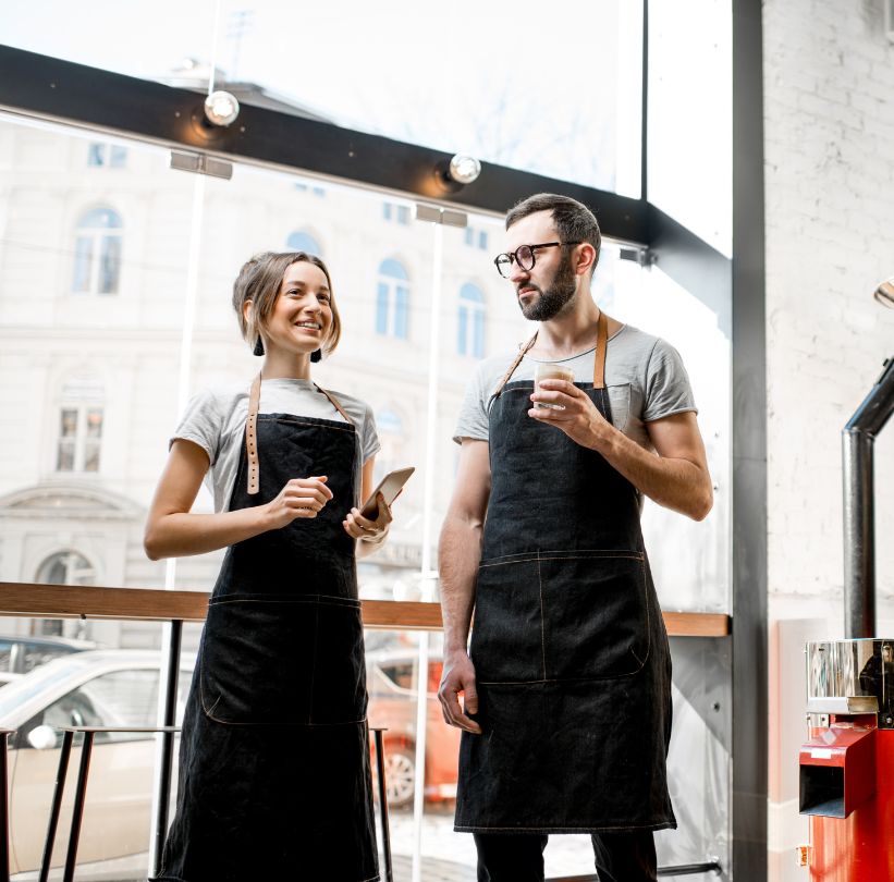 Unternehmen Steuererklärung Selbstständige am Kaffee trinken